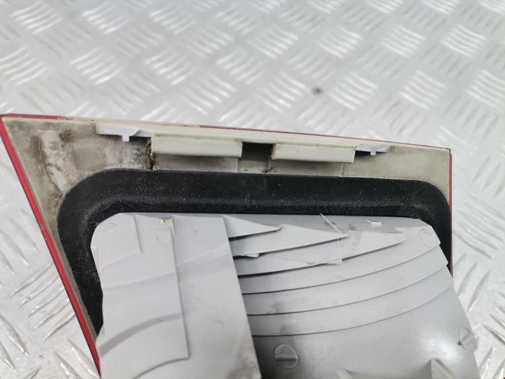 Фонарь задний внутренний левый BMW 3er E46 1998-2006