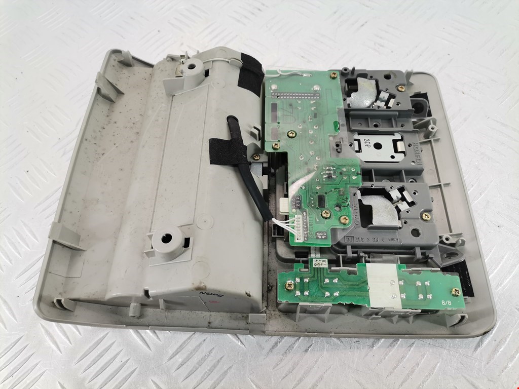 Плафон салонный (салона фонарь) LEXUS RX 300\330\350\400H 2003-2009