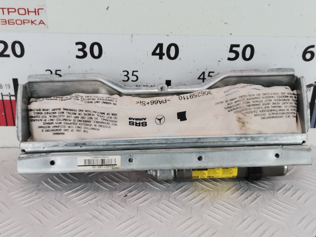 Подушка безопасности нижняя (для колен) MERCEDES-BENZ C-Class C-klasse W204 2007-2015