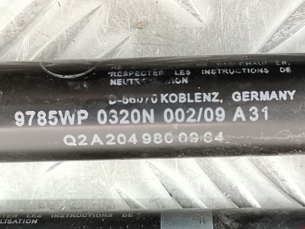 Амортизатор капота левый=правый MERCEDES-BENZ C-Class C-klasse W204 2007-2015