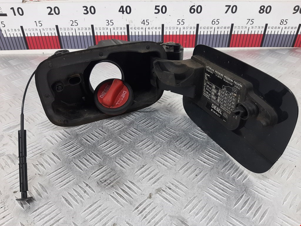 Лючок бензобака MERCEDES-BENZ C-Class C-klasse W204 2007-2015