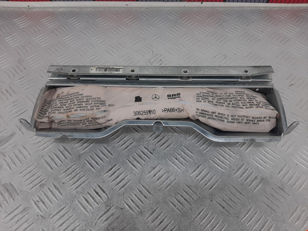 Подушка безопасности нижняя (для колен) MERCEDES-BENZ C-Class C-klasse W204 2007-2015