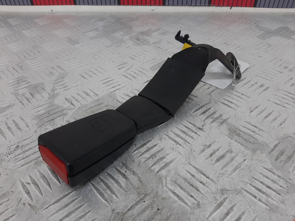 Замок ремня безопасности (преднатяжитель ремня безопасности) Mercedes C-Class (W204) (2006-2015)