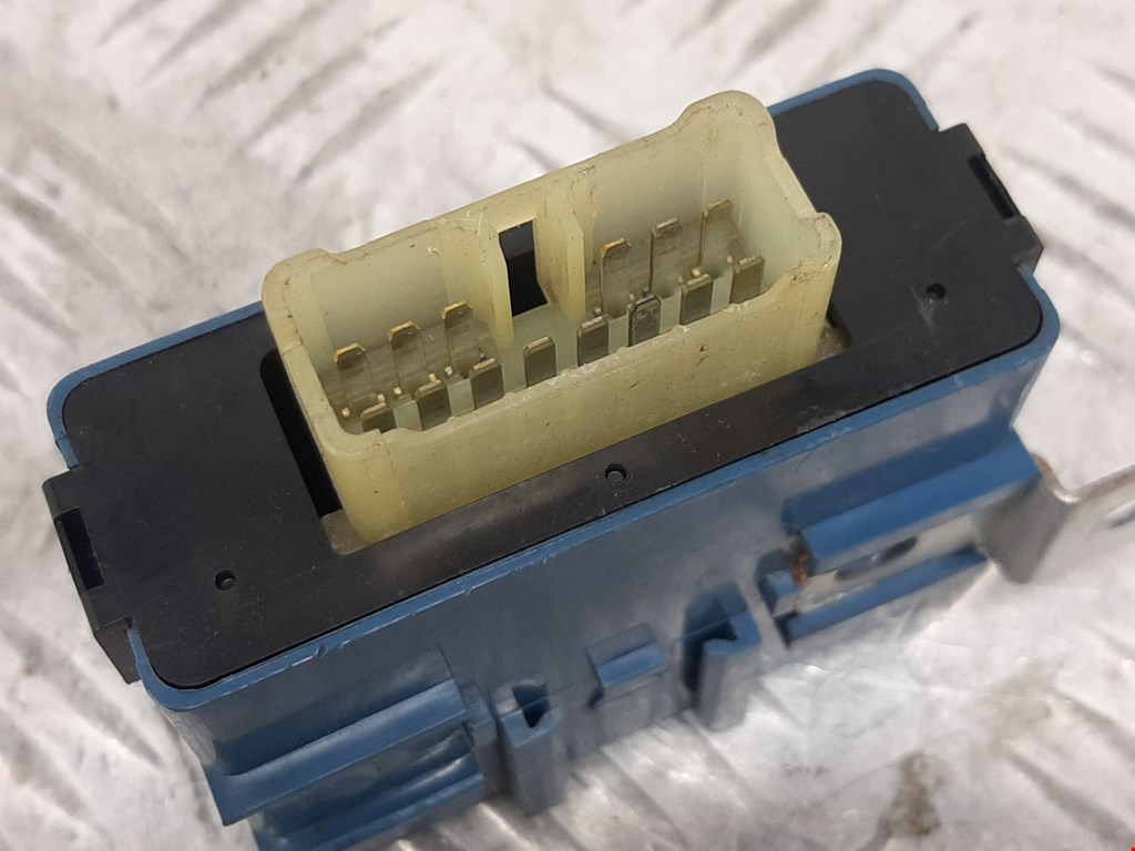 Усилитель антенны MITSUBISHI Pajero Sport 1998-2008