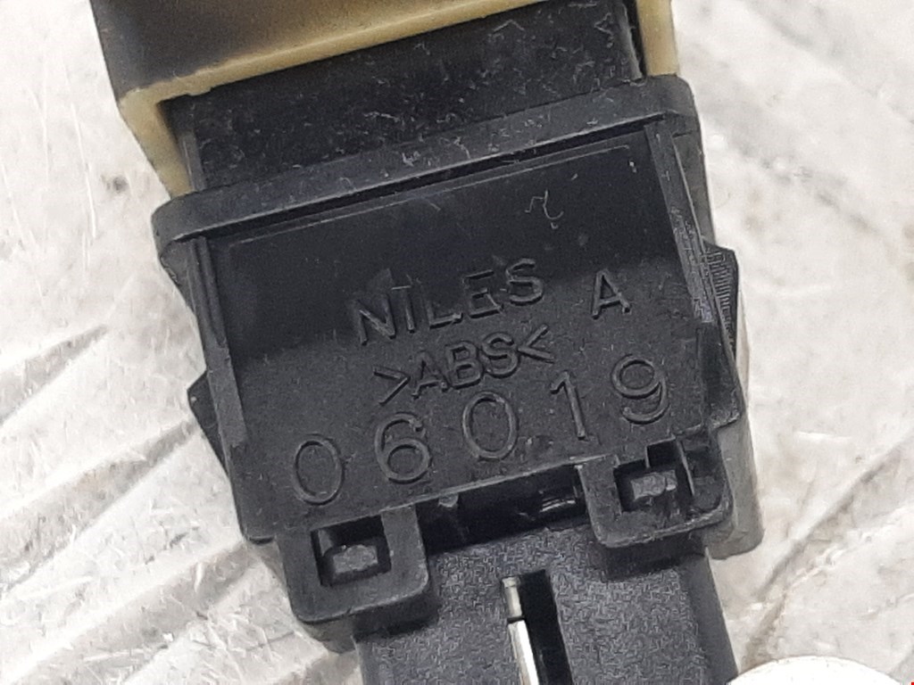 Кнопка аварийной сигнализации (аварийки) SUZUKI SX4 2006-2014