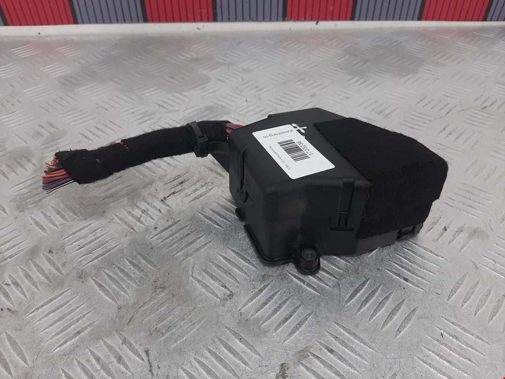 Датчик уровня в бачок омывателя AUDI A8 D3 2003-2010