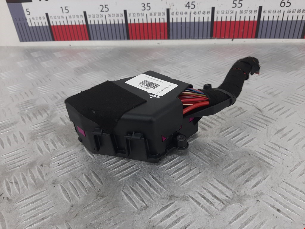 Датчик уровня в бачок омывателя AUDI A8 D3 2003-2010