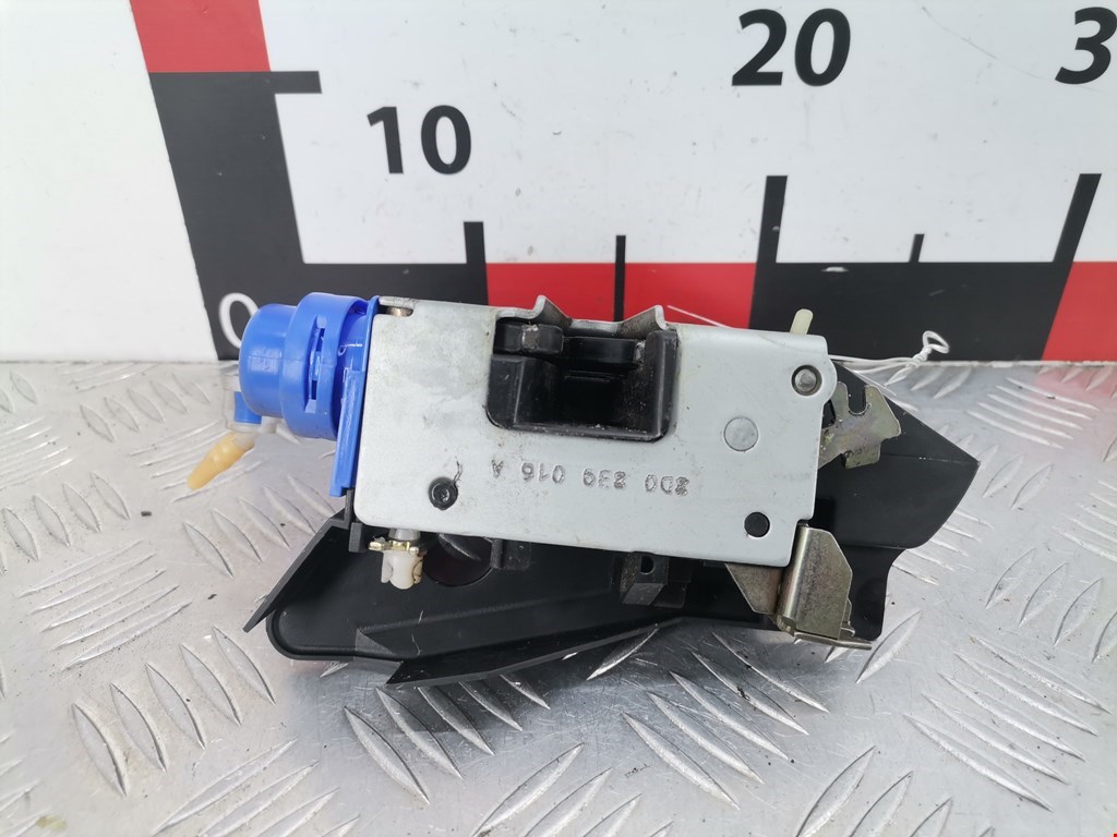 Замок двери задней правой AUDI A4 B5 1995-2001