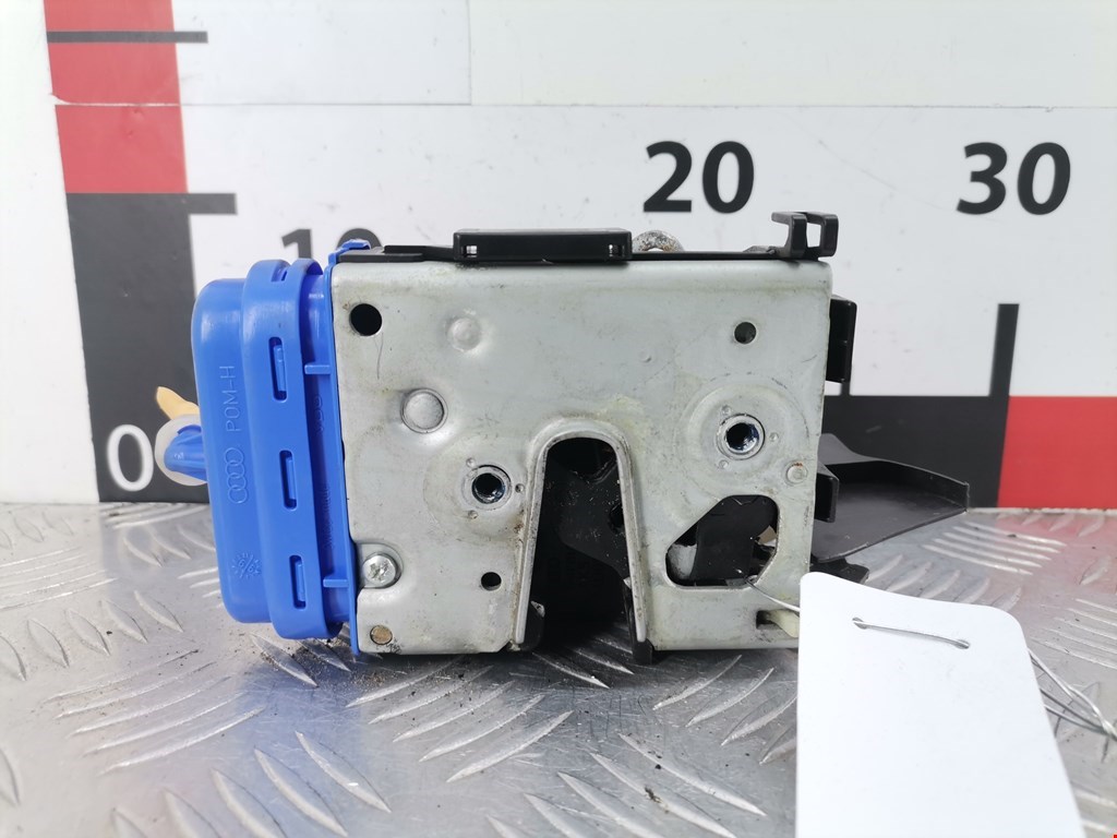 Замок двери задней правой AUDI A4 B5 1995-2001