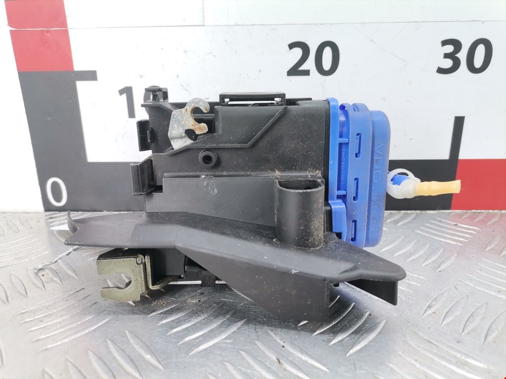 Замок двери задней правой AUDI A4 B5 1995-2001