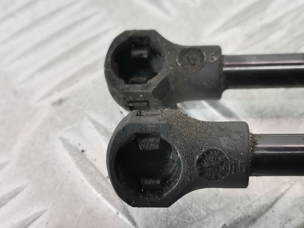 Амортизатор крышки (двери) багажника CITROEN C3 Picasso 2009-2017