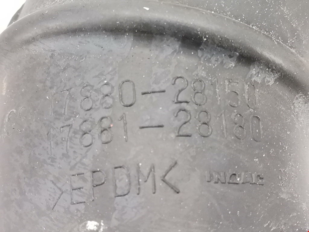 Патрубок воздушного фильтра TOYOTA RAV 4 XA20 2000-2005