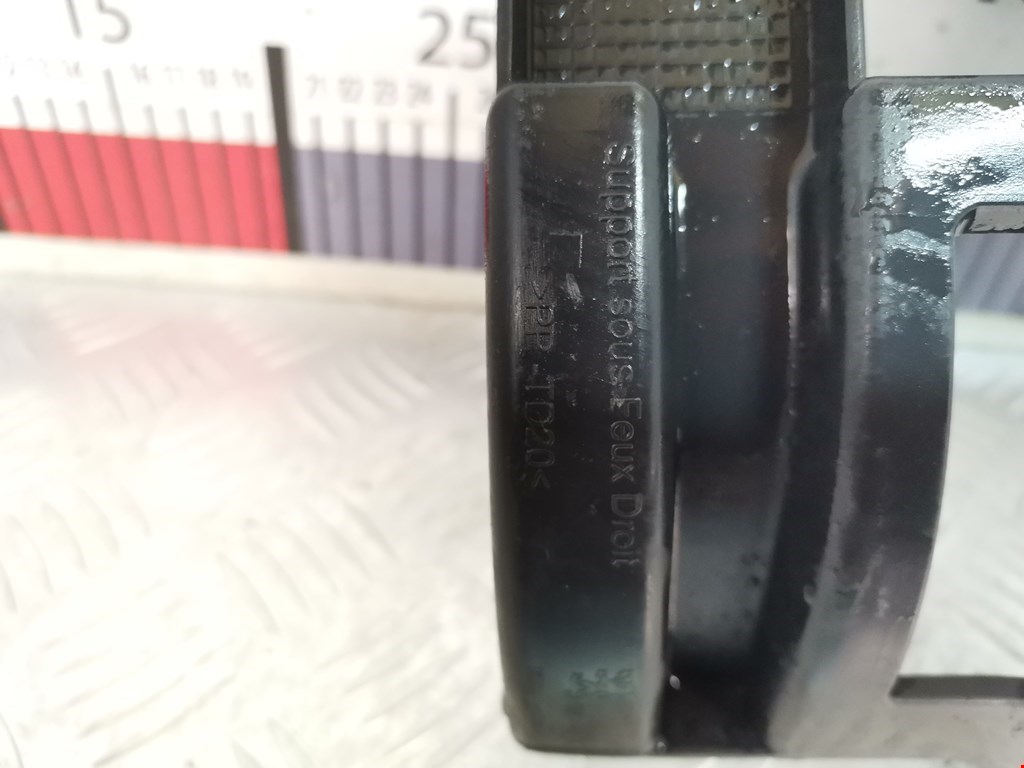 Кронштейн заднего бампера левый правый PEUGEOT 5008 2009-2016