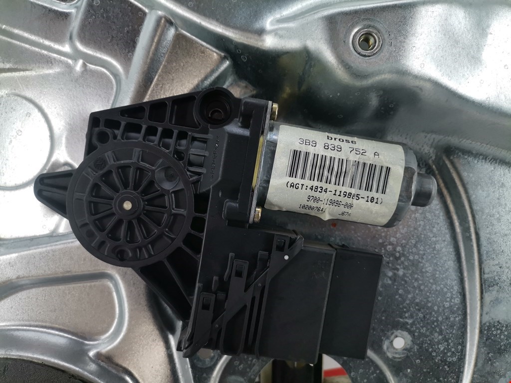 Стеклоподъемник задний правый VOLKSWAGEN Passat B5 1997-2005