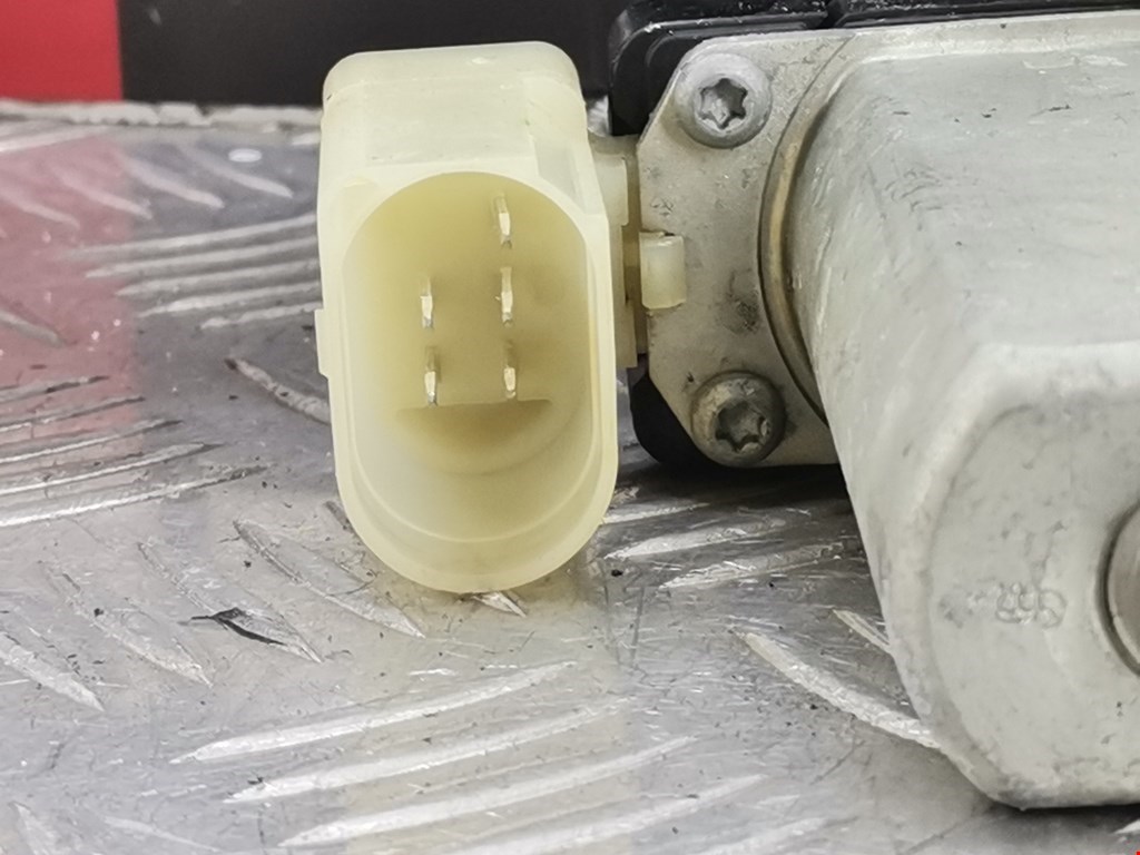 Стеклоподъемник задний левый BMW 3er F30/F31/F80 2011-2019