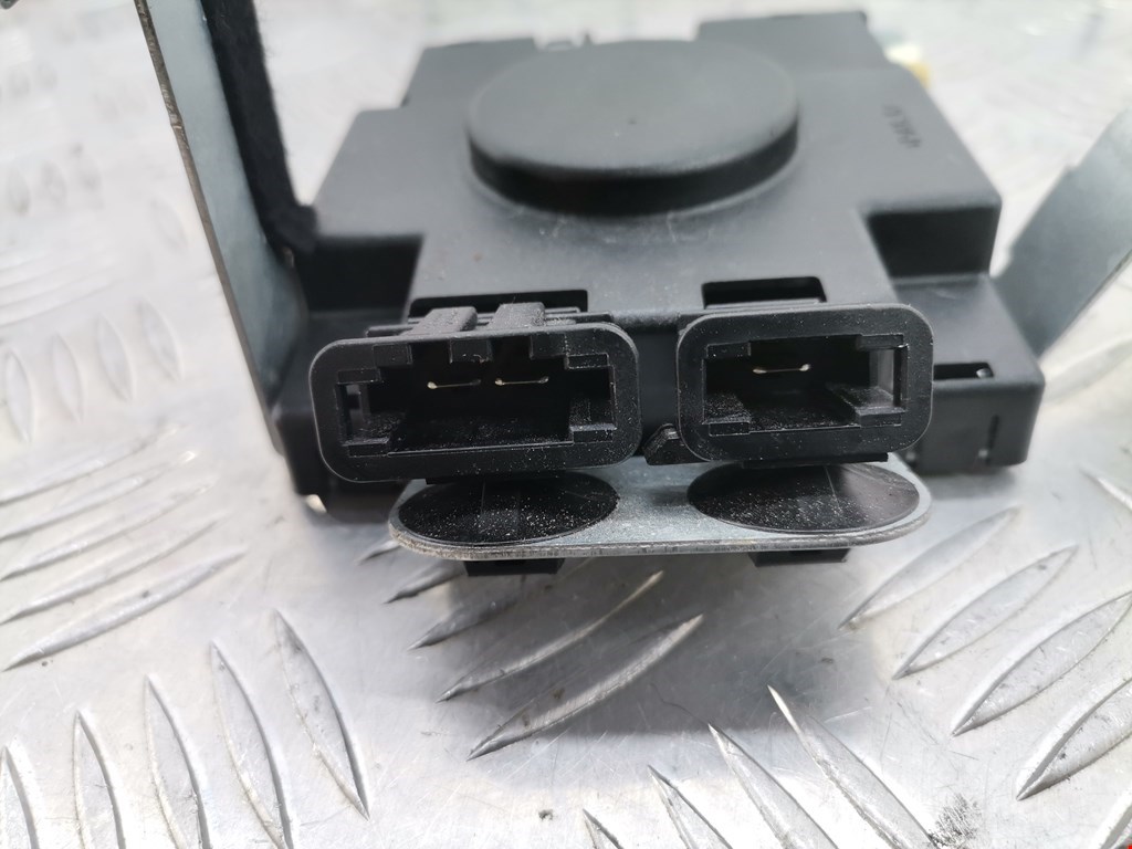 Усилитель антенны AUDI A3 8P 2003-2013