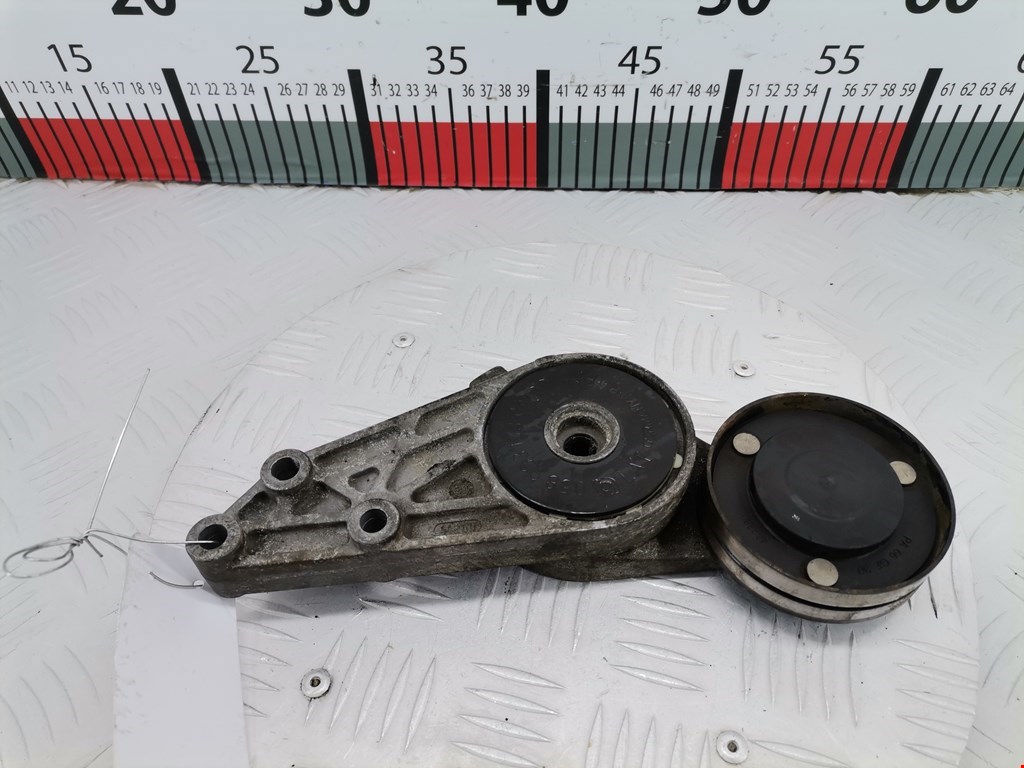 Натяжитель ремня генератора (приводного поликлинового ремня Volkswagen Passat 5 (1996-2000)