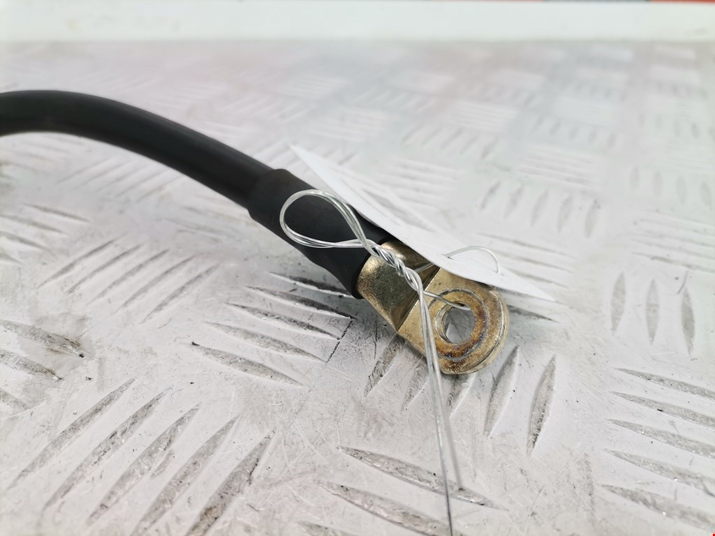 Клемма аккумулятора (минус) - AUDI A4 B8 2007-2015