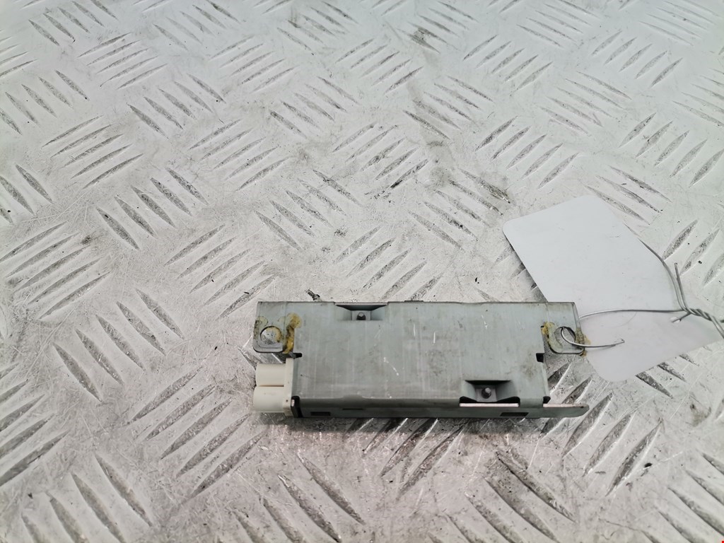 Усилитель антенны AUDI A4 B8 2007-2015