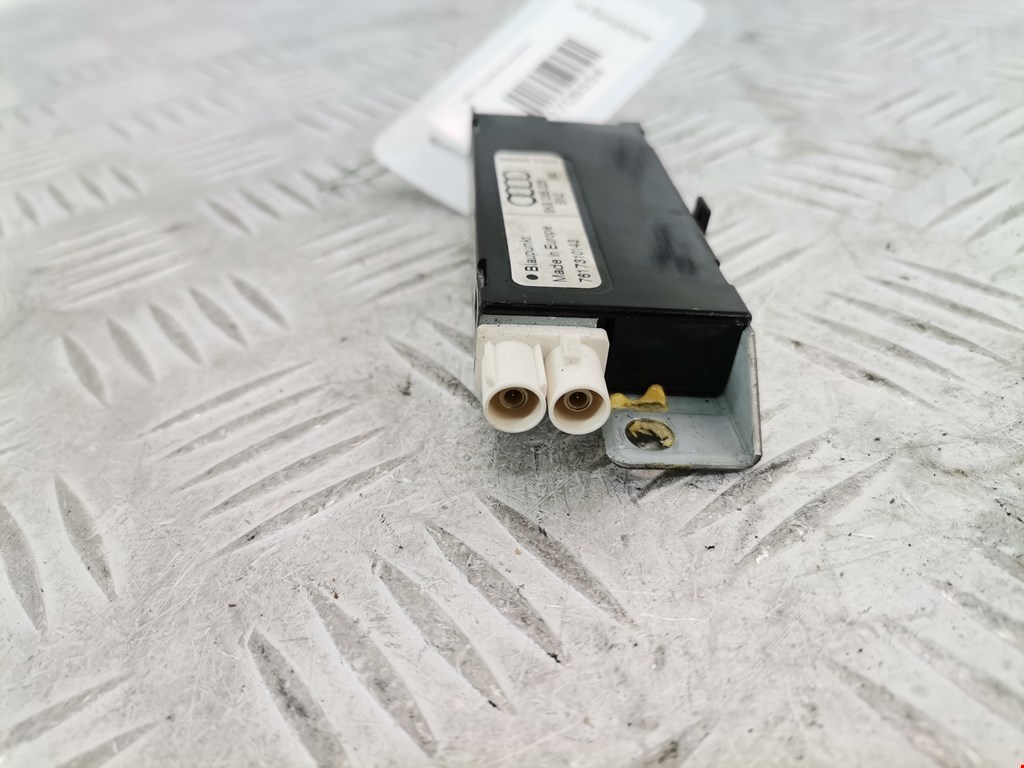 Усилитель антенны AUDI A4 B8 2007-2015