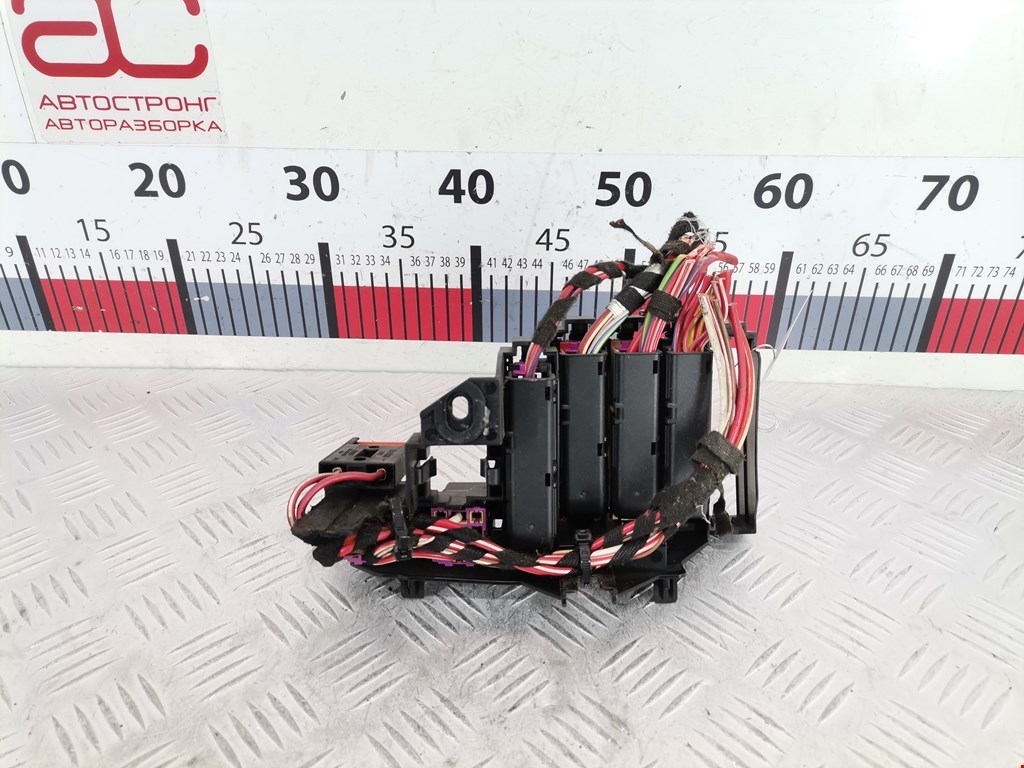 Датчик уровня в бачок омывателя AUDI A4 B8 2007-2015