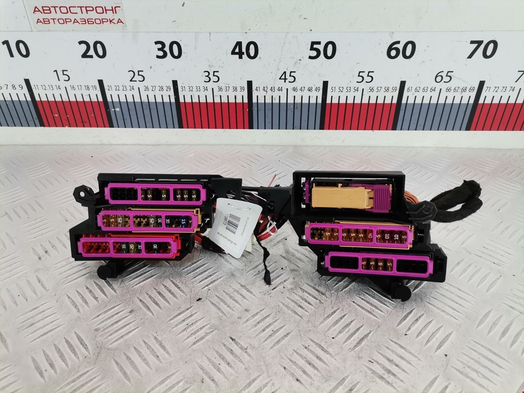 Датчик уровня в бачок омывателя AUDI A4 B8 2007-2015