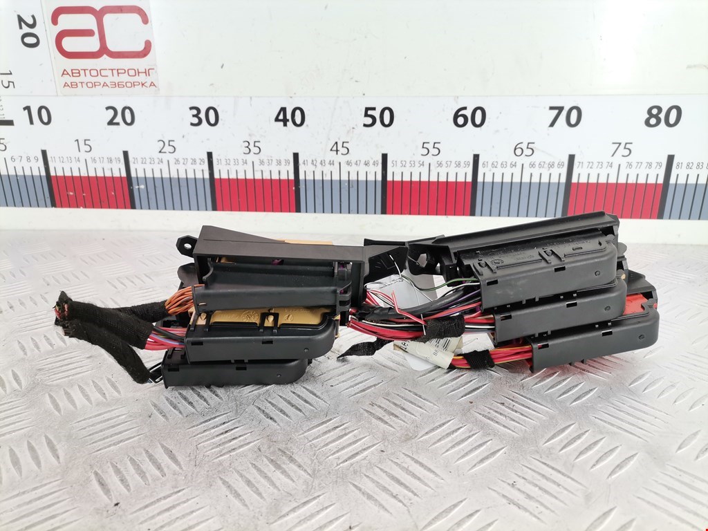 Датчик уровня в бачок омывателя AUDI A4 B8 2007-2015