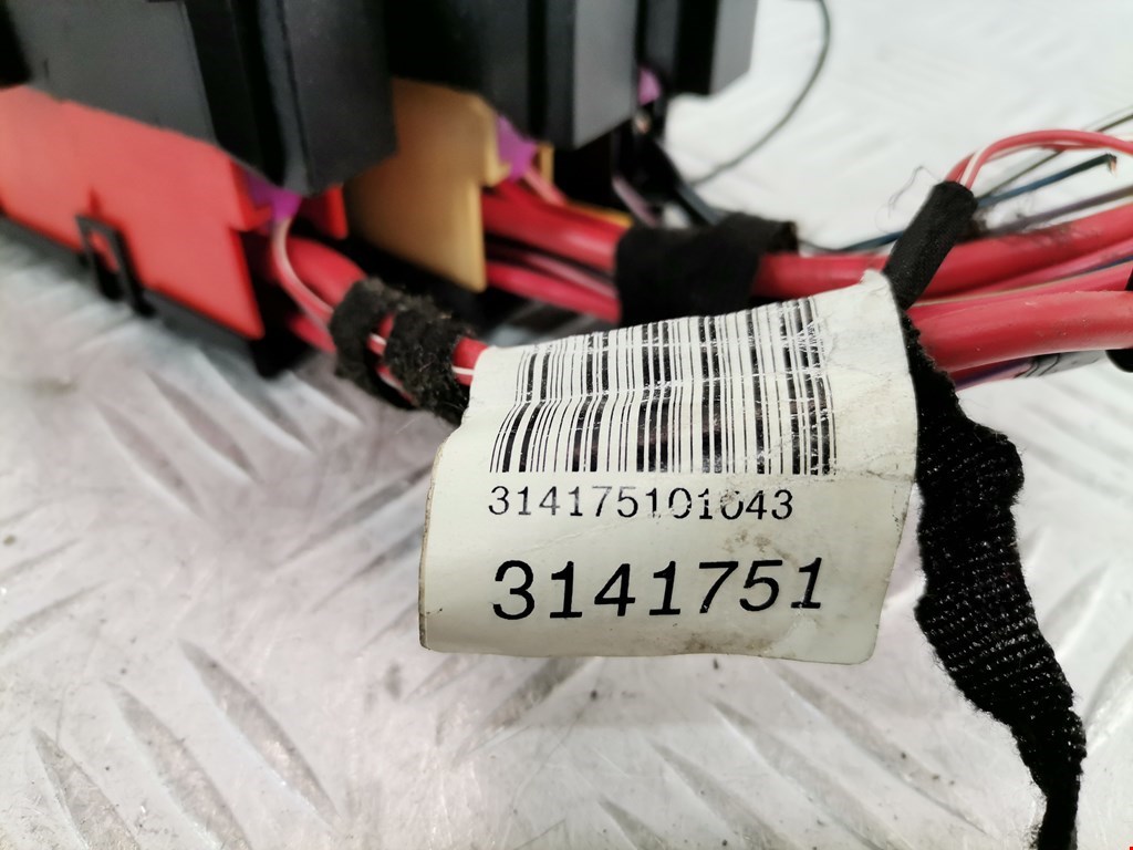 Датчик уровня в бачок омывателя AUDI A4 B8 2007-2015