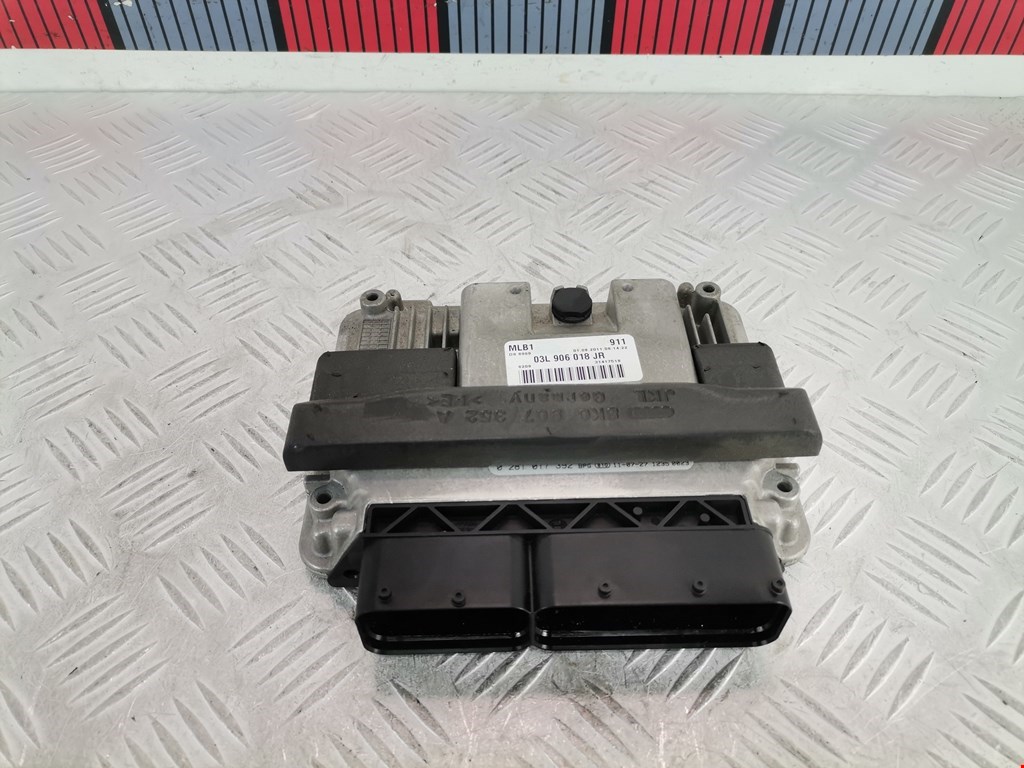 Блок управления двигателя (ЭБУ) AUDI A4 B8 2007-2015