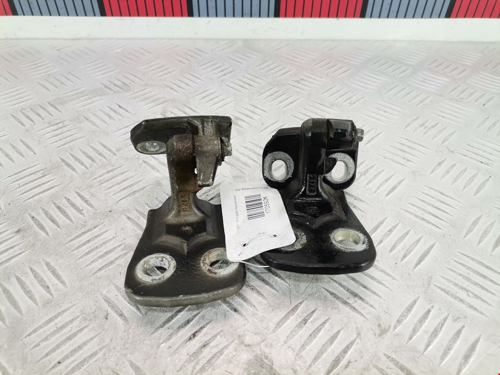 Петля двери передней правой Land Rover Range Rover Sport 1 (2005-2013)