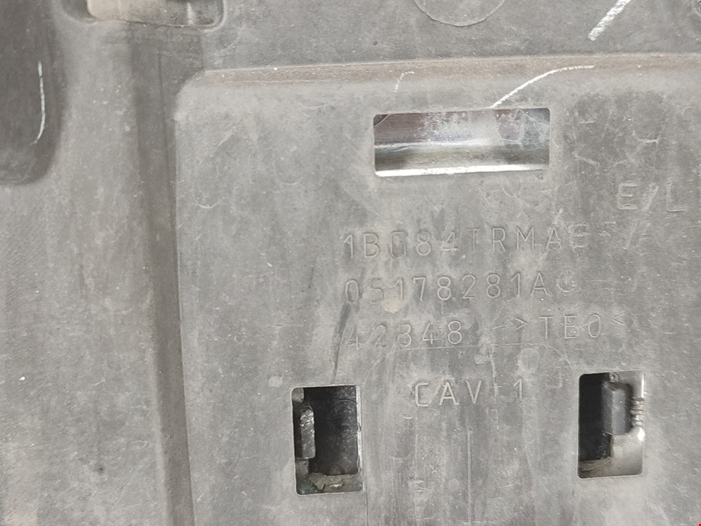 Решетка радиатора DODGE Journey 2008-2020