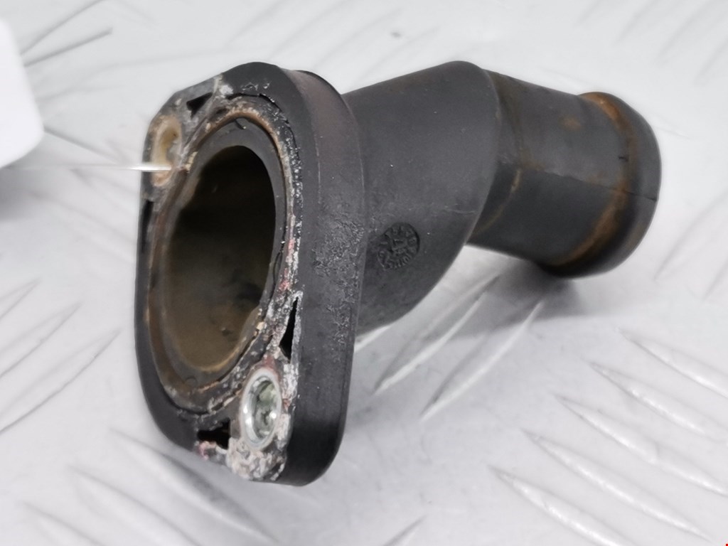 Тройник системы охлаждения AUDI 80 B4 1991-1996