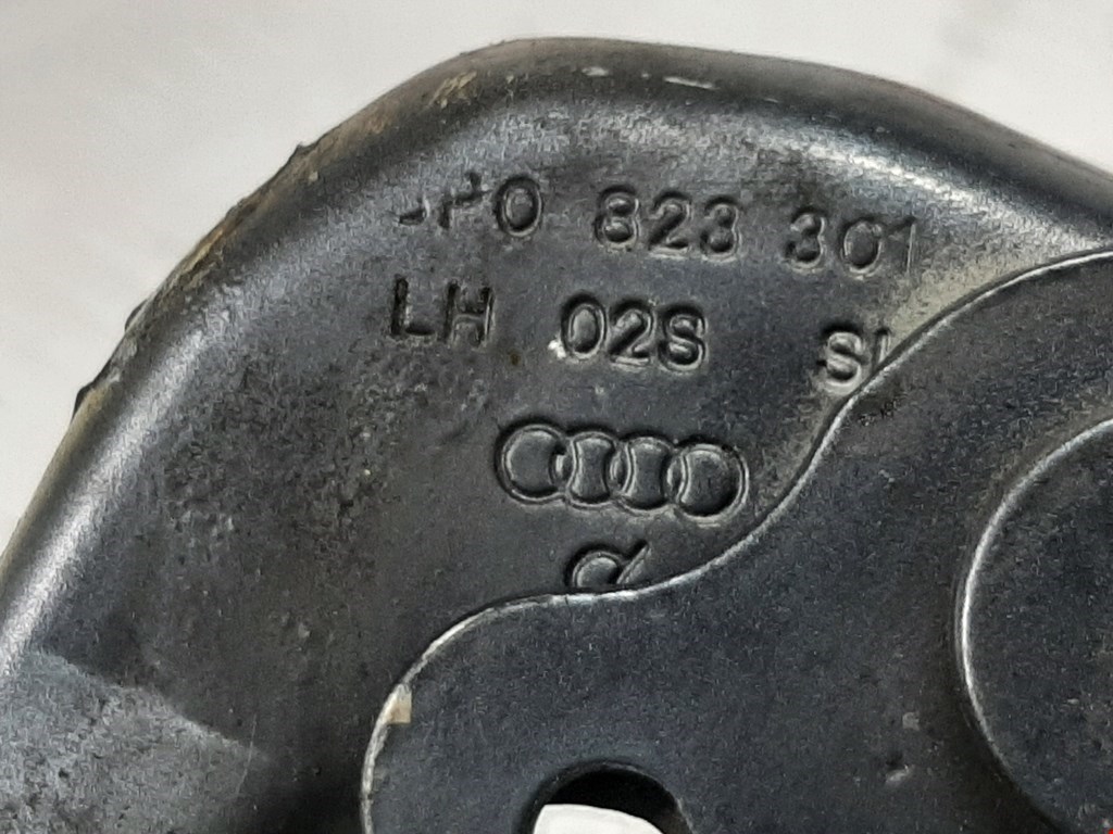 Петля капота левая/правая AUDI A3 8P 2003-2013