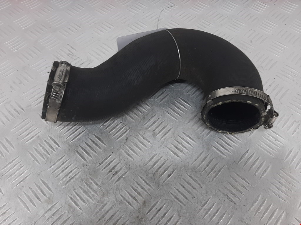 Патрубок интеркулера VOLKSWAGEN Touareg 2010-2018