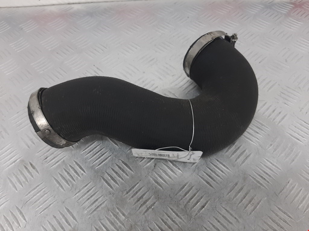 Патрубок интеркулера VOLKSWAGEN Touareg 2010-2018