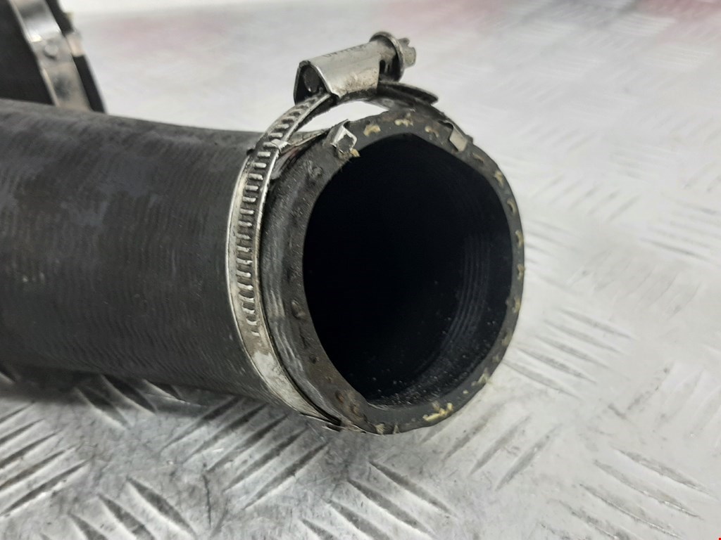 Патрубок интеркулера VOLKSWAGEN Touareg 2010-2018