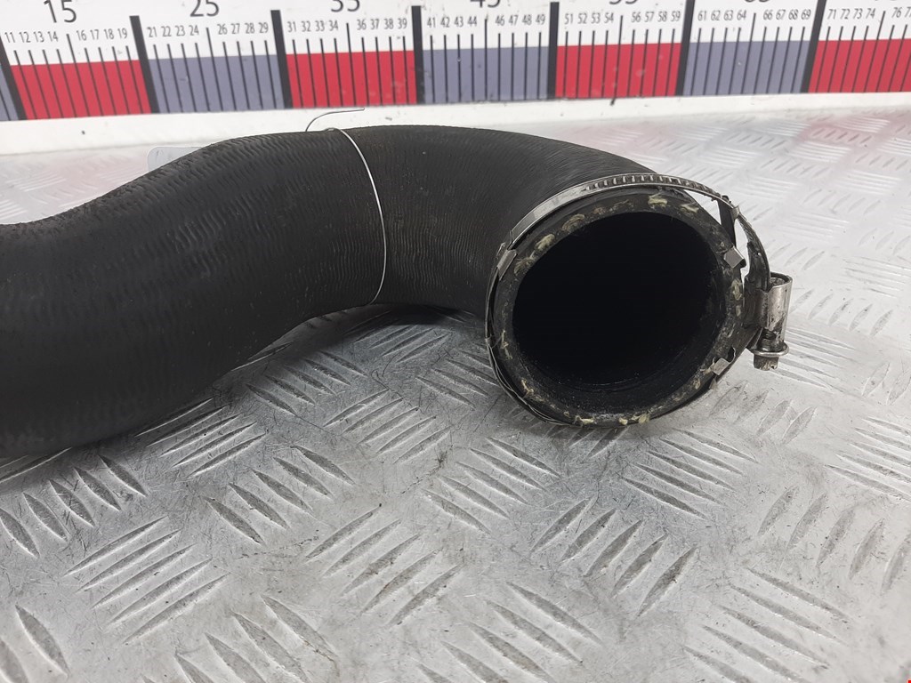 Патрубок интеркулера VOLKSWAGEN Touareg 2010-2018