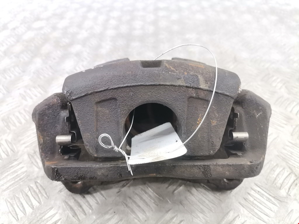 Суппорт передний правый LEXUS RX 300\330\350\400H 2003-2009