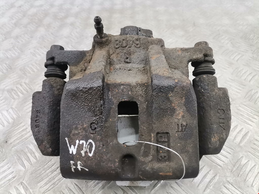 Суппорт передний правый LEXUS RX 300\330\350\400H 2003-2009