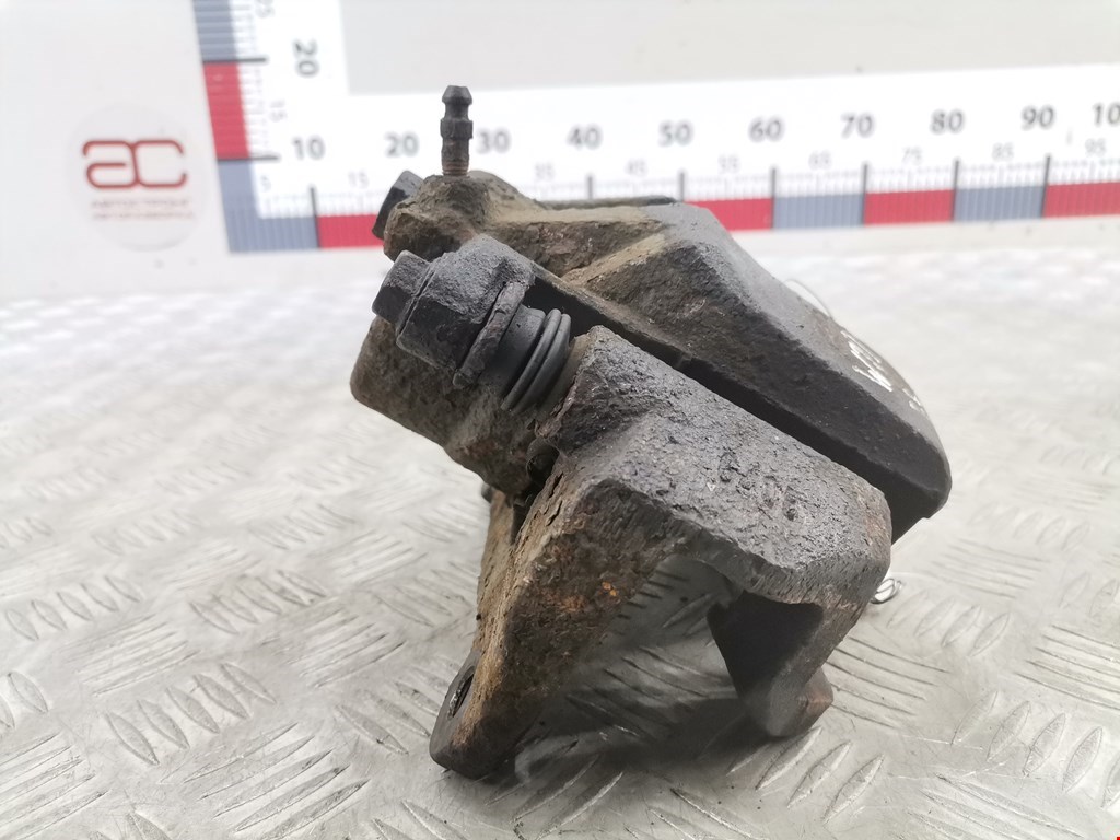 Суппорт передний правый LEXUS RX 300\330\350\400H 2003-2009