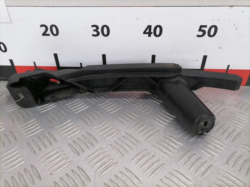 Кронштейн переднего бампера правый VOLKSWAGEN Golf V 2003-2009