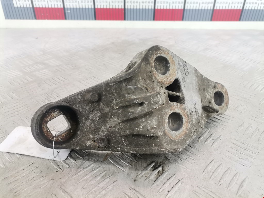 Кронштейн (крепление лапа) двигателя Audi A8 D3 (2002-2010)
