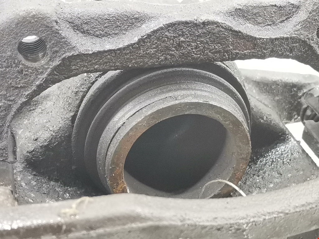 Суппорт передний правый MERCEDES-BENZ C-Class C-klasse W204 2007-2015