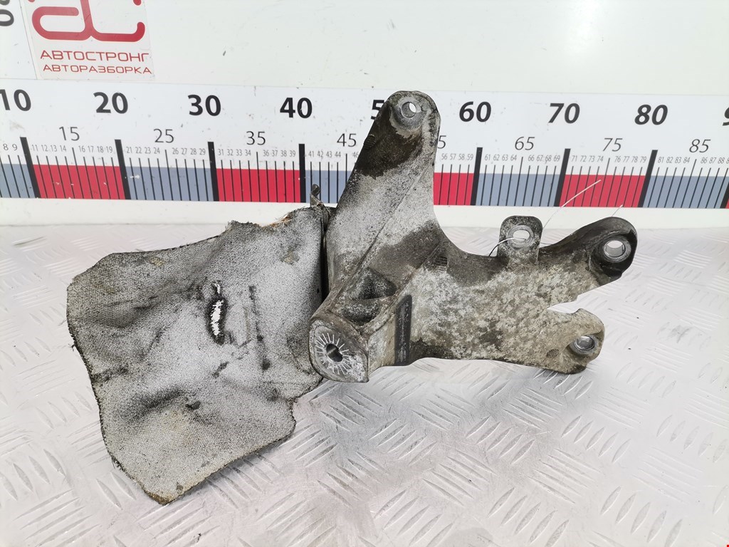 Кронштейн (крепление лапа) двигателя Audi A4 B8 (2007-2015)