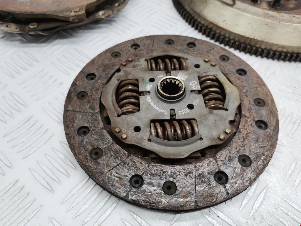 Маховик (демпфер сцепления) OPEL Meriva A 2003-2010