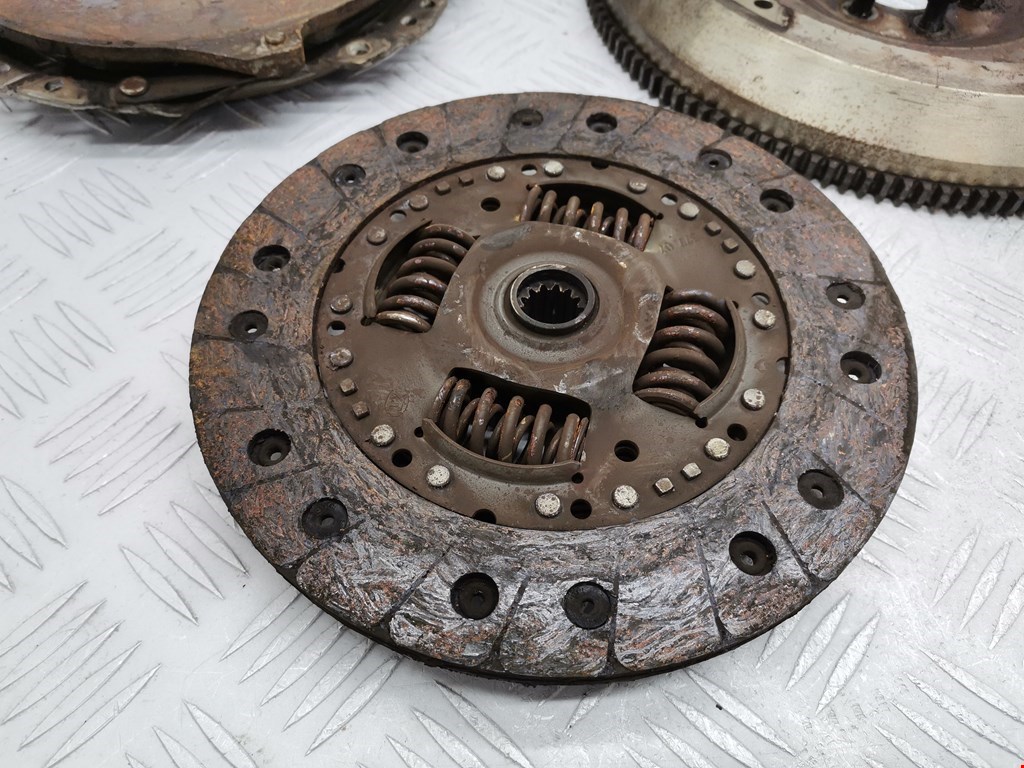 Маховик (демпфер сцепления) OPEL Meriva A 2003-2010