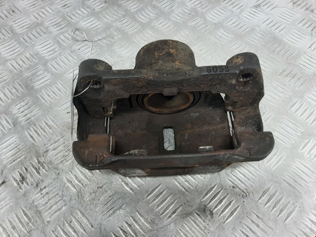 Суппорт передний правый NISSAN Qashqai J10 2006-2013