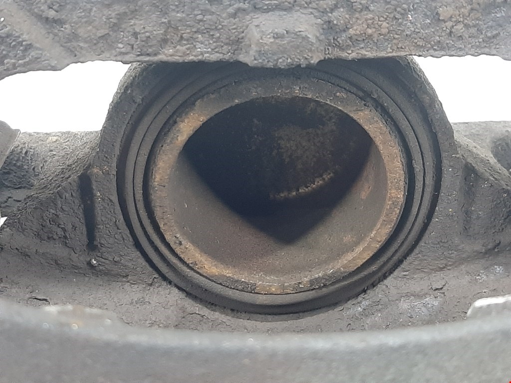 Суппорт передний правый NISSAN Qashqai J10 2006-2013