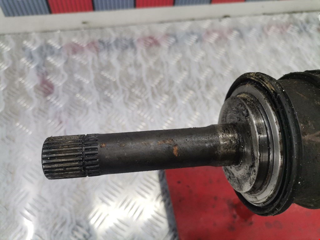 Полуось (привод, приводной вал) передняя правая KIA Retona 1998-2003