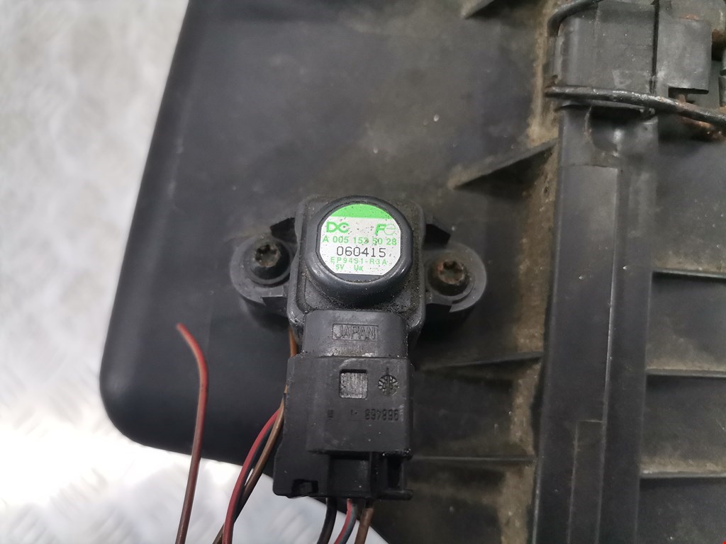 Корпус воздушного фильтра CHRYSLER 300 C 2004-2010